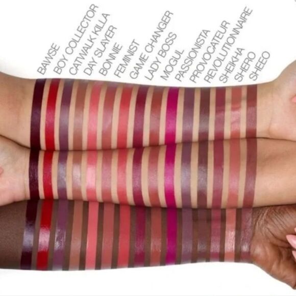 HUDA Beauty Liquid Lipstick First Class (Rich Berry Brown) - Picture 11 of 15